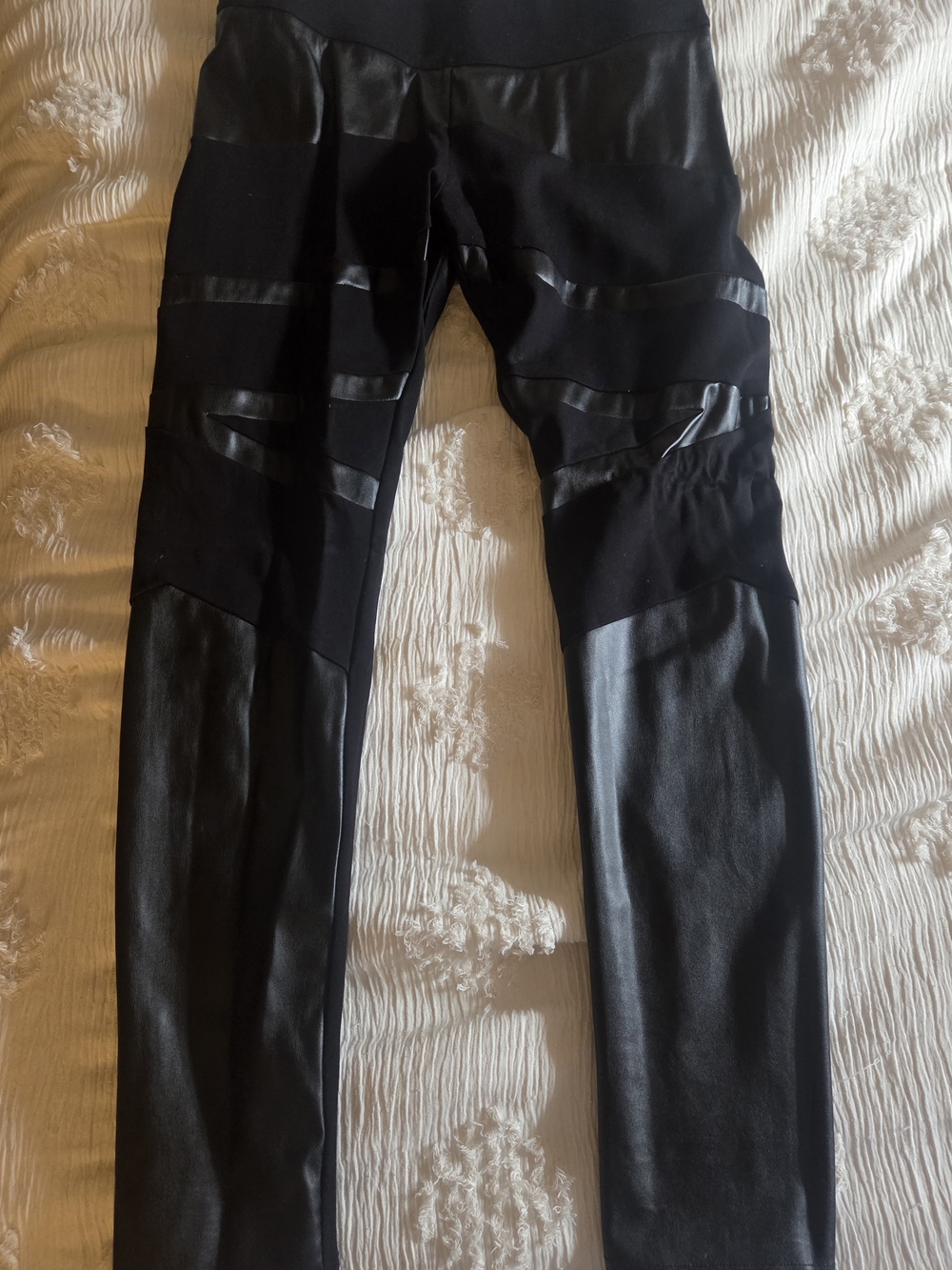 MeMoi Women's Black Faux Leather Detail Leggings